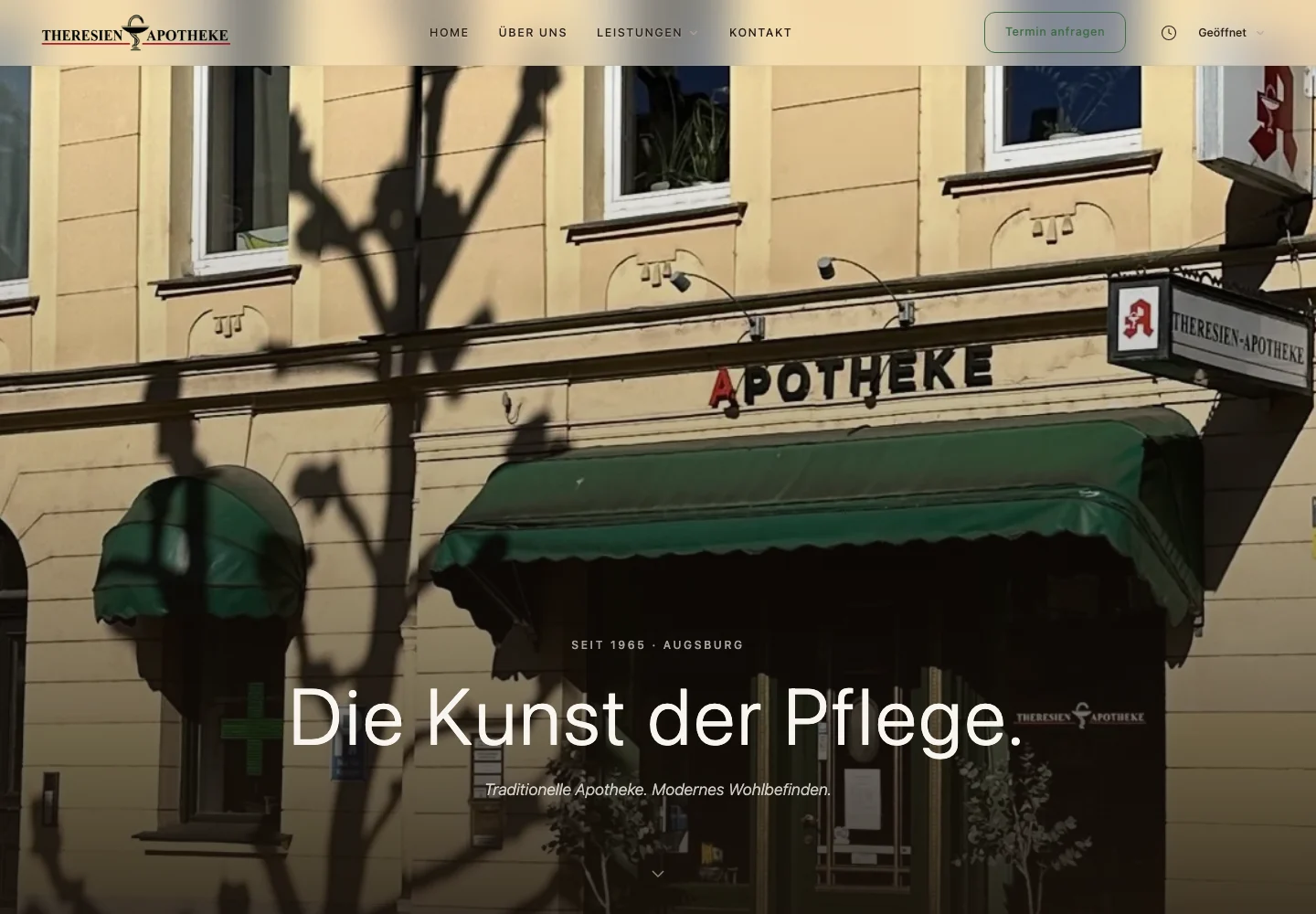 Startseite der Theresien Apotheke mit historischem Apothekengebäude